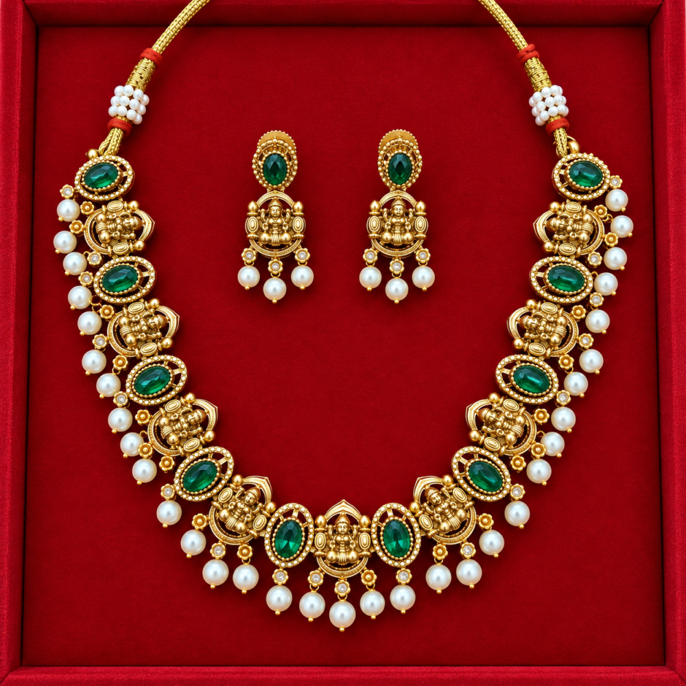 Emarald green necklace