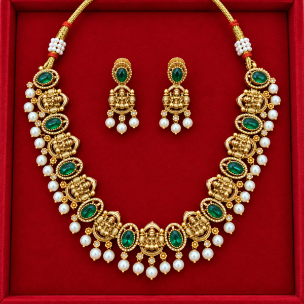 Emarald green necklace Emarald green necklace